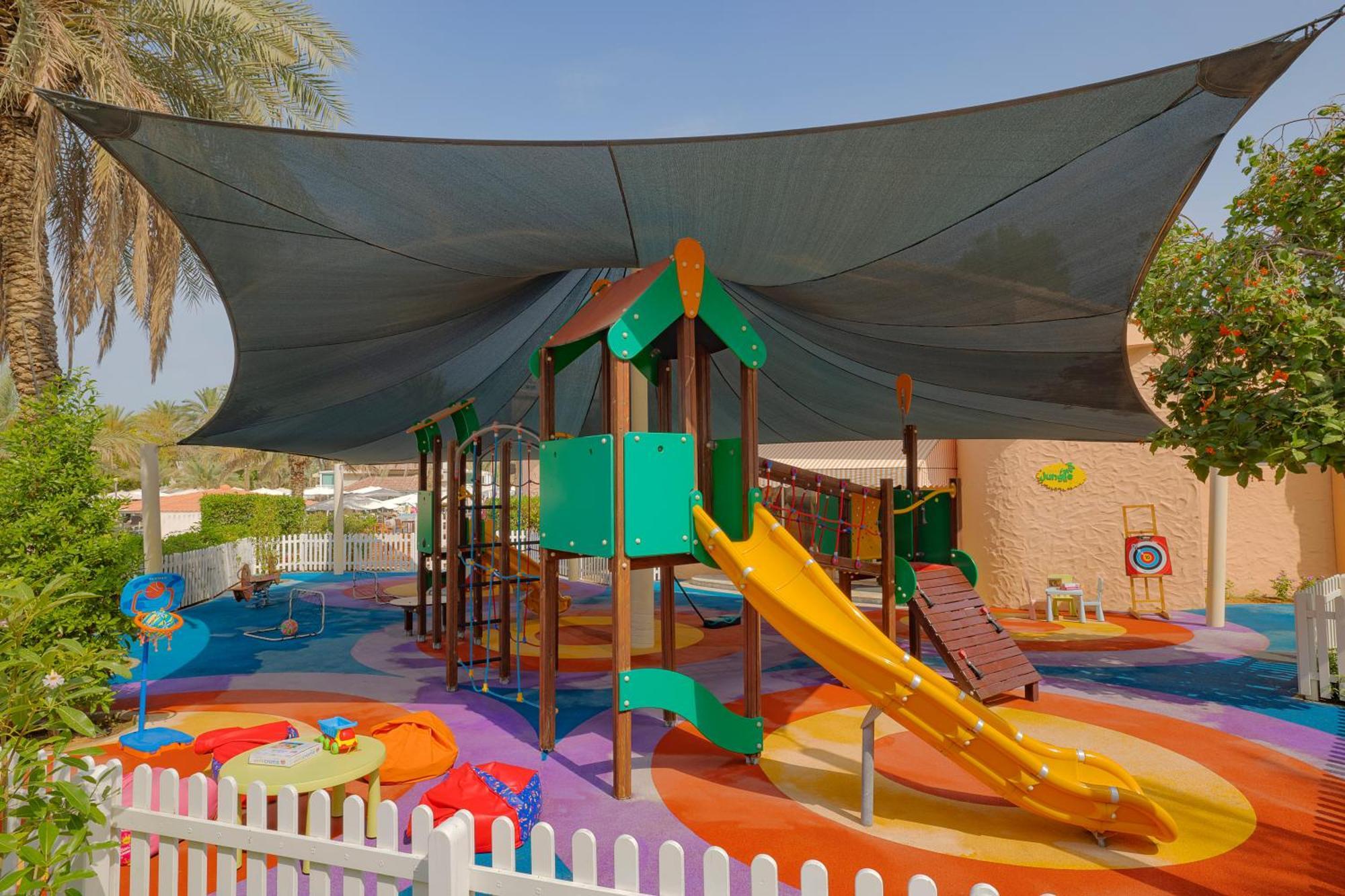 แฮบทัวร์ แกรนด์ รีสอร์ต ออโตกราฟ คอลเลคชั่น Hotel ดูไบ ภายนอก รูปภาพ Playground at the school