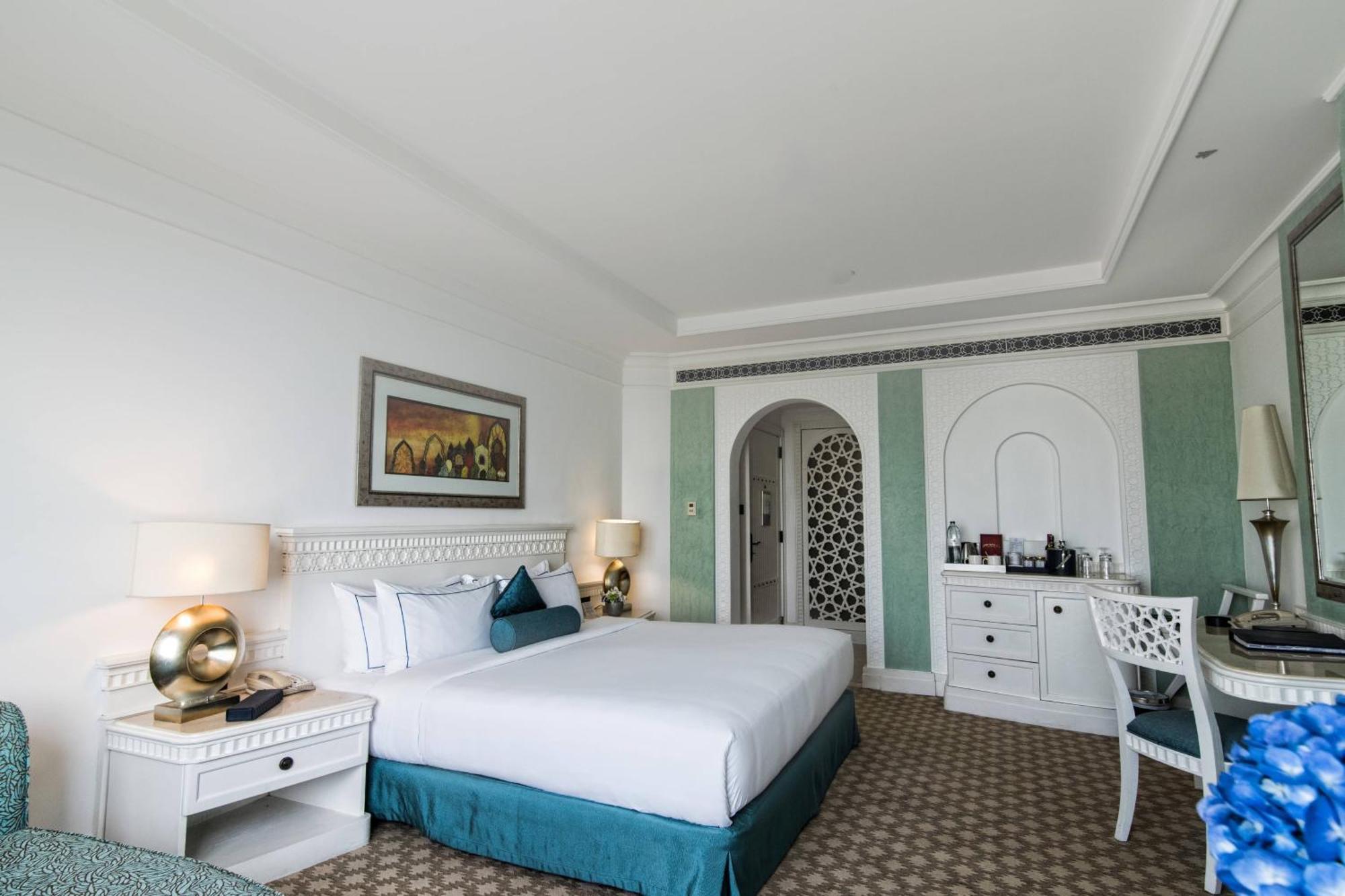 แฮบทัวร์ แกรนด์ รีสอร์ต ออโตกราฟ คอลเลคชั่น Hotel ดูไบ ภายนอก รูปภาพ A room at the Taj Bengal