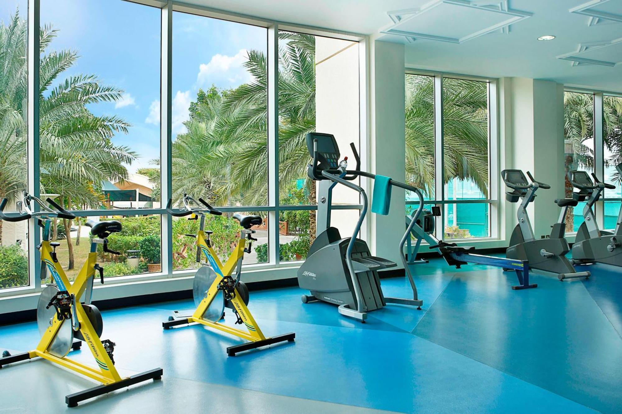 แฮบทัวร์ แกรนด์ รีสอร์ต ออโตกราฟ คอลเลคชั่น Hotel ดูไบ ภายนอก รูปภาพ The gym at the Jumeirah Beach Hotel
