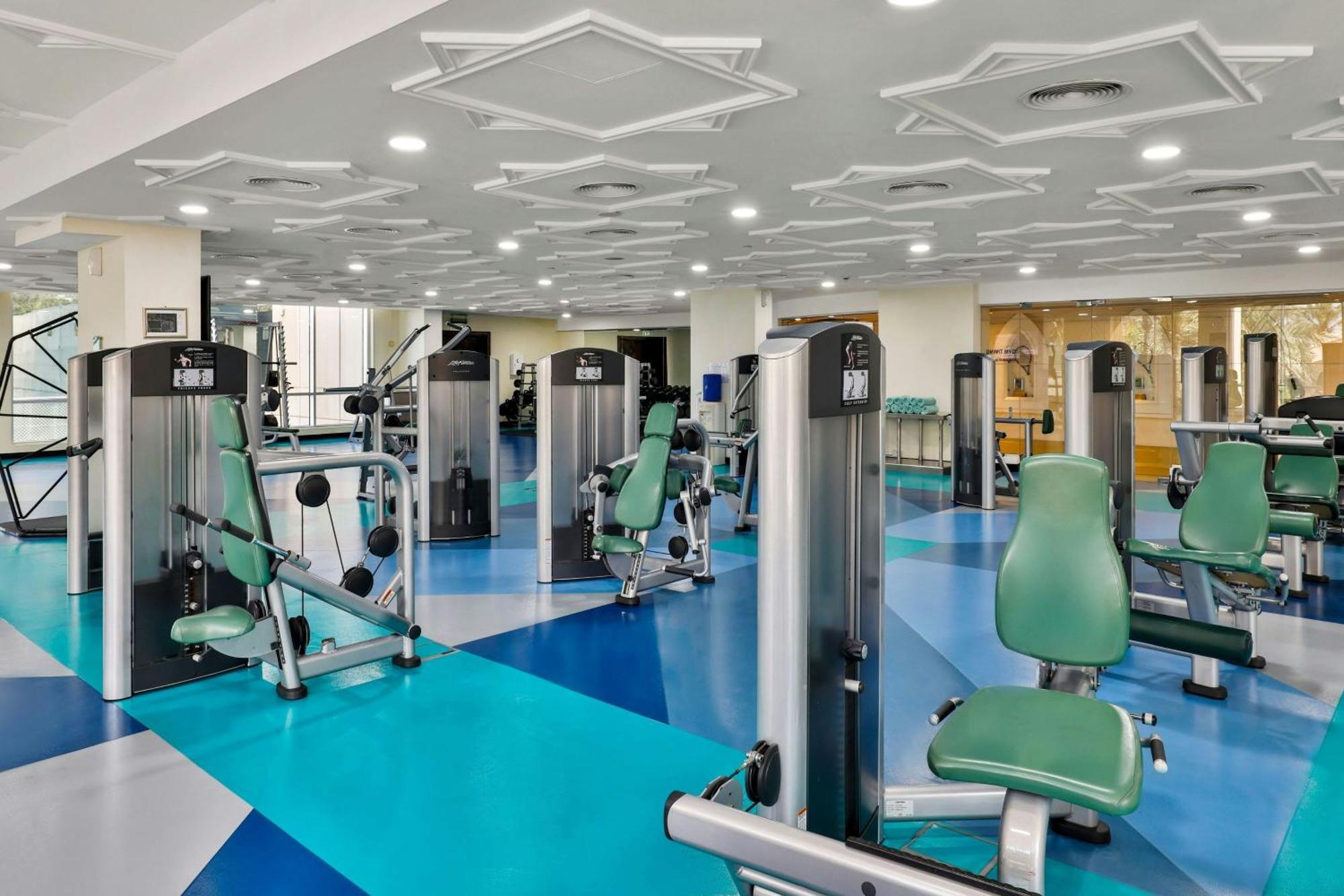 แฮบทัวร์ แกรนด์ รีสอร์ต ออโตกราฟ คอลเลคชั่น Hotel ดูไบ ภายนอก รูปภาพ The gym at the hotel