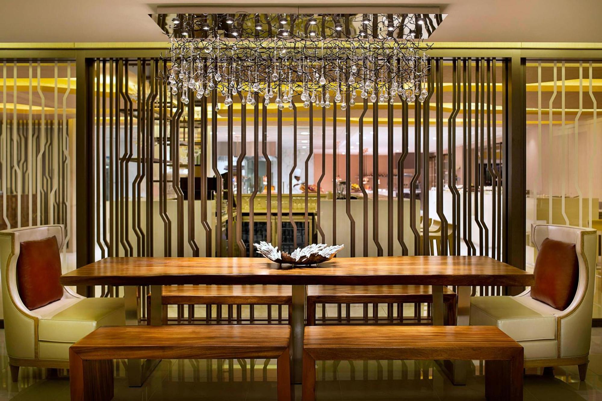 แฮบทัวร์ แกรนด์ รีสอร์ต ออโตกราฟ คอลเลคชั่น Hotel ดูไบ ภายนอก รูปภาพ The interior of the lounge