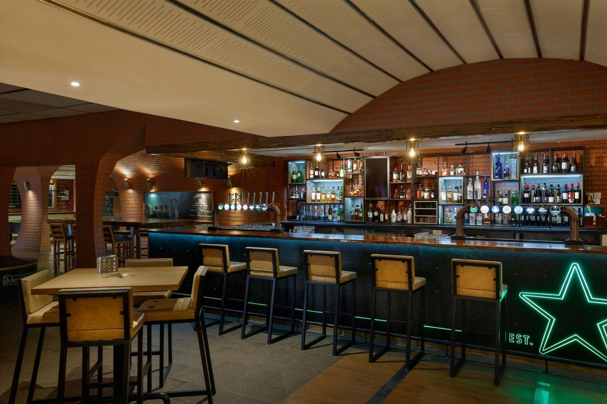 แฮบทัวร์ แกรนด์ รีสอร์ต ออโตกราฟ คอลเลคชั่น Hotel ดูไบ ภายนอก รูปภาพ The bar at the 1900