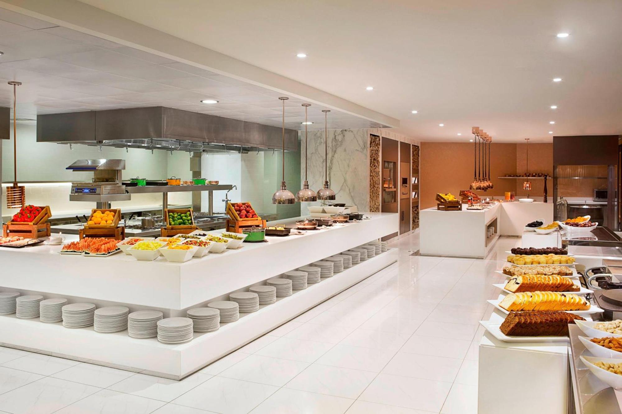 แฮบทัวร์ แกรนด์ รีสอร์ต ออโตกราฟ คอลเลคชั่น Hotel ดูไบ ภายนอก รูปภาพ The buffet at the hotel
