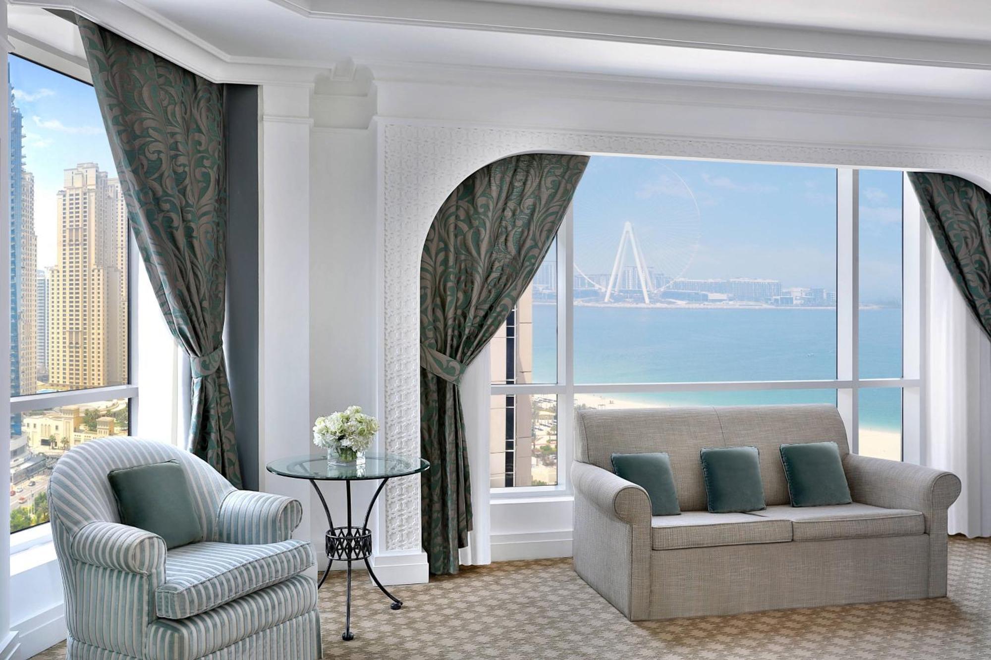 แฮบทัวร์ แกรนด์ รีสอร์ต ออโตกราฟ คอลเลคชั่น Hotel ดูไบ ภายนอก รูปภาพ A room at Jumeirah Beach Hotel