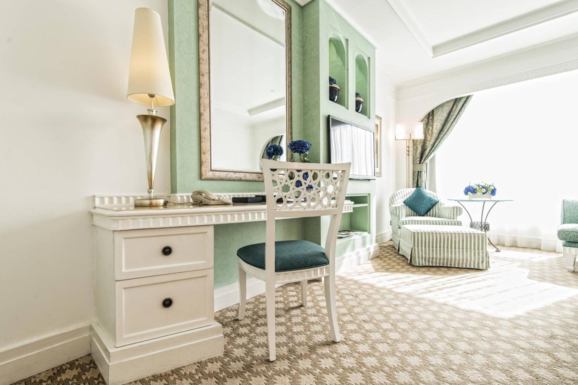 แฮบทัวร์ แกรนด์ รีสอร์ต ออโตกราฟ คอลเลคชั่น Hotel ดูไบ ภายนอก รูปภาพ A dressing table