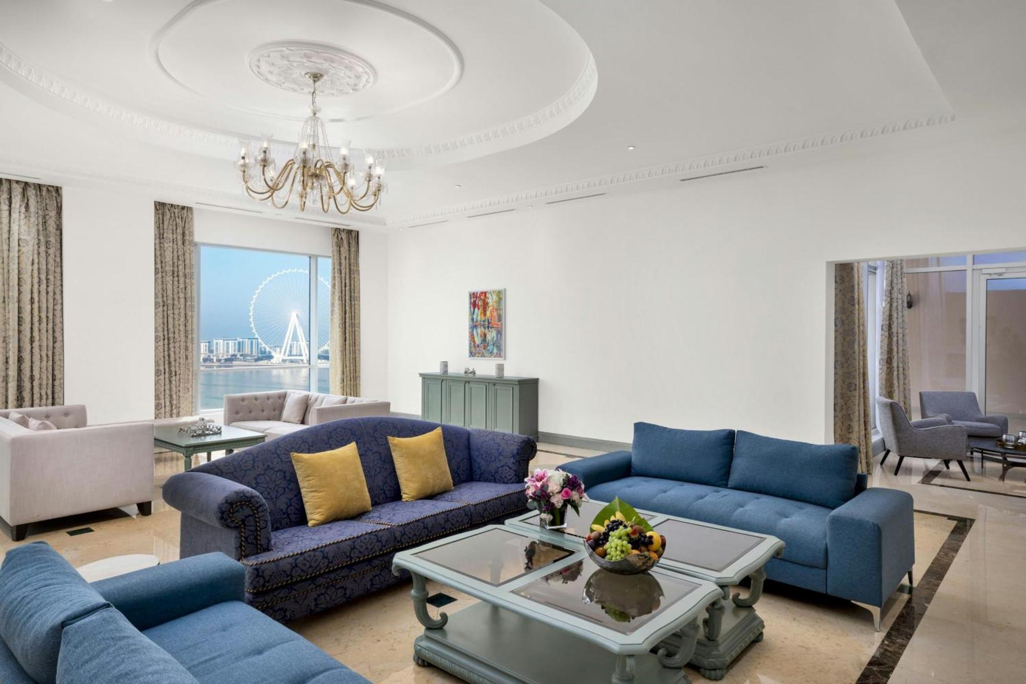 แฮบทัวร์ แกรนด์ รีสอร์ต ออโตกราฟ คอลเลคชั่น Hotel ดูไบ ภายนอก รูปภาพ A living room in a suite at the Jumeirah Atlantis